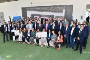 بالصور.. البنك التجاري الدولي يحتفل بانتهاء الدورة الرابعة من برنامج "SME Academy" وتخريج 21 موظف 2 received 129844932502667