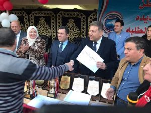 بالصور.. المهندس طارق شكري يكرم أوائل الطلبة بمدارس مصر الجديدة 3 FB IMG 1640674742466