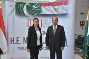 بالصور.. سفير باكستان في مصر يجري زيارة لشركة التشخيص المتكاملة القابضة «IDH» لبحث سبل تعاونها مع الشركات الباكستانية 1 IMG 20220123 WA0038