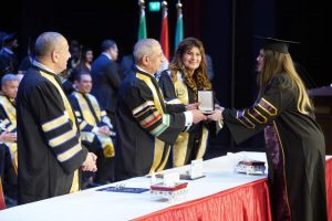 بالصور.. الدكتور إسماعيل عبد الغفار يشهد حفل تخرج طلاب كليات الأكاديمية العربية للعلوم والتكنولوجيا 2 FB IMG 1647726431821