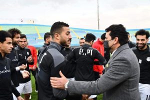 بالصور.. وزير الرياضة يطالب محمد صلاح ورفاقه بالفوز على السنغال 2 FB IMG 1647964471794