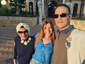 بالصور.. إيناس كامل تتألق بإطلالة أنيقة وجذابة مع عائلتها 1 IMG 20220524 WA0026