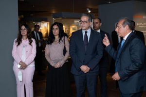 بالصور.. البنك الأهلي المصري يقيم احتفالية متميزة لافتتاح عرضه للمقتنيات ومعرضًا للإعلان عن الفائزين في المسابقة الفنية لرسم البورتريه 2 IMG 20220622 WA0010