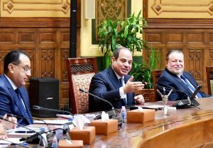 بالصور.. تفاصيل الحوار المفتوح بين الرئيس السيسي ووفد من رجال الأعمال 1 FB IMG 1666097923774