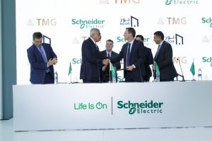 بالصور.. شراكة استراتيجية بين شنايدر إلكتريك العالمية وطلعت مصطفى في تطبيقات الاستدامة والمدن الذكية 2 96A9841