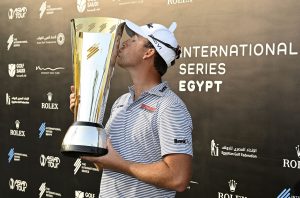 بالصور.. اللاعب الأمريكي "آندي أوجيلتري" يتوج بطلًا لبطولة "السلسلة الدولية في مصر" في نادي مدينتي للجولف 1 Andy Ogletree carded a sensational eight under round of 62 for a four shot victory in Cairo