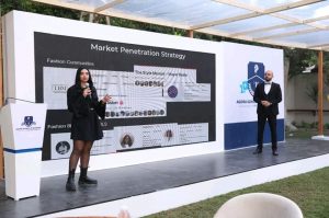 بالصور.. جمعية "ملائكة الأعمال " تحتفل بتخريج الدفعة الأولي من كلية "أجورا" لإدارة الأعمال 2 FB IMG 1671088133999