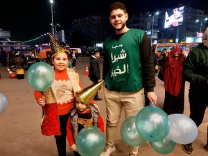 بالصور .. "شبرا الخير" توزع هدايا الكريسماس في شوارع شبرا الخيمة 3 IMG 20221231 WA0005