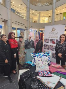بالصور.. مؤسسة مكسيم الخيرية للتنمية و الخدمات تقيم معرضا للمنتجات اليدوية وتخصص دخله للعارضين 7 IMG 20230130 WA0041 1
