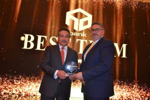 بالصور.. بنك التعمير والإسكان يكرم قطاعي الشركات والقروض المشتركة والمشروعات الصغيرة والمتوسطة عن انجازاتهما لعام 2022 1 IMG 20230222 WA0112