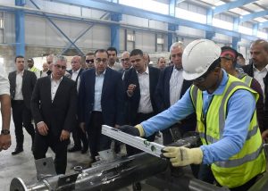 بالصور.. رئيس الوزراء يتفقد مصنع شركة " السويدي الوطنية للصناعات والمشروعات الهندسية" 2 FB IMG 1678959969024