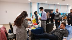 بالصور.. البنك الأهلي الكويتي - مصر ينظم حملة التبرع بالدم لصالح مستشفى الأطفال الجامعي "أبو الريش المنيرة" 1 IMG 20230309 WA0125