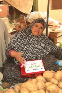بالصور.. شبرا الخير تكرم 25 من الأمهات العاملات بالأسواق الشعبية في شبرا الخيمة 2 IMG 20230319 WA0030 1