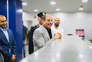 عاجل.. ألبوم صور تفقد الرئيس السيسي لقسم مدينة نصر و تناوله الإفطار مع الضباط و الأفراد 1 FB IMG 1681063435353