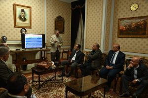 بالصور.. وزير قطاع الأعمال العام يبدأ زيارته إلى "غزل المحلة" بلقاء محافظ الغربية ومجلس إدارة الشركة 2 IMG 20230412 WA0066