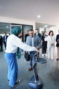 بالصور.. وفد من وزارة التعليم العالي بدولة الجزائر يزور فرع الأكاديمية العربية بمدينة العلمين الجديدة 2 FB IMG 1684083697044