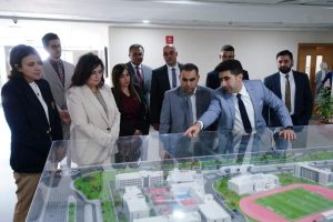 بالصور.. وفد من وزارة التعليم العالي بدولة الجزائر يزور فرع الأكاديمية العربية بمدينة العلمين الجديدة 1 FB IMG 1684083709249