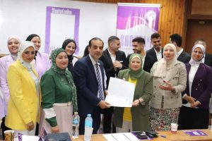 بالصور.. خبير العلاقات العامة و التسويق إيهاب رزق يشارك في لجنة تحكيم مشروعات تخرج طلاب كلية "إعلام القاهرة " 3 FB IMG 1684523614767