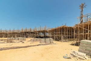 بالصور.. LMD تنفذ أعمال الإنشاءات بمشروع Zoya Ghazala Bay بالساحل الشمالي بمعدلات قياسية 2 20230716 LMD ZOYA CU 19