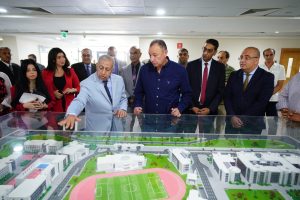 الدكتور إسماعيل عبد الغفار و الكابتن محمود الخطيب يبحثان التعاون المشترك و يتبادلان الهدايا التذكارية 4 IMG 20230810 WA0088 1