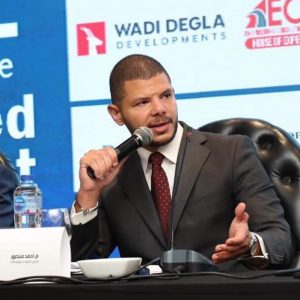 بالصور.. المهندس أحمد منصور يدير جلسة نقاشية ساخنة حول مستقبل القطاع العقاري 3 FB IMG 1694030194490