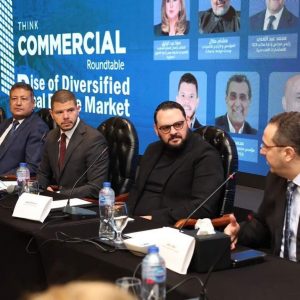 بالصور.. المهندس أحمد منصور يدير جلسة نقاشية ساخنة حول مستقبل القطاع العقاري 4 FB IMG 1694030203276