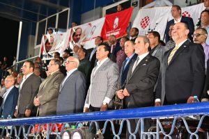هاني أمان يسلم درع بطولة الجمهورية للشركات الى رئيس الاتحاد الرياضي للشركات خلال فعاليات افتتاح البطولة الـ ٥٦ 1 IMG 20230901 WA0049