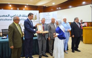 بالصور.. البنك الزراعي المصري يكرم الطلاب المتفوقين من خريجي المدارس الثانوية الفنية الزراعية على مستوى الجمهورية 1 IMG 20230926 WA0093