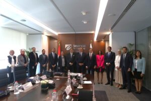 بالصور.. "إي كاردز" و"البنك العربي" يُوقّعان مذكرة تعاون استراتيجية لتطوير الأعمال 2 IMG 20231022 WA0014