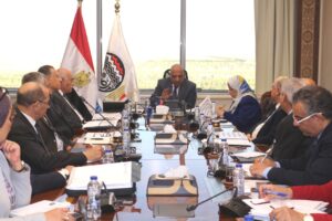 بالصور.. تفاصيل اجتماع وزير قطاع الأعمال مع رؤساء الشركات القابضة 3 IMG 20231027 WA0067