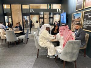 بالصور ..العملاء العرب يشيدون بمشروعات وعروض الشركات المصرية المشاركة بمعرض عقارات النيل بجدة 5 IMG 20231116 WA0147