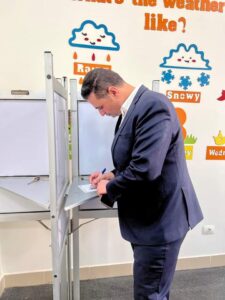 المهندس محمد طاهر بعد الإدلاء بصوته : المصريون يصنعون المستقبل بالمشاركة في الانتخابات الرئاسية 1 FB IMG 1702248457210