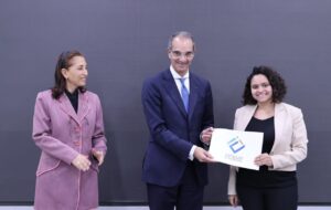 بالصور.. جامعة مصر للمعلوماتية تحتفل بتخريج الدفعة الأولى من برنامج بناء القدرات المدمجة للسيارات بالمبادرة الرئاسية "مصر تصنع الإلكترونيات" 2 IMG 20231202 WA0038