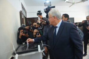 بالصور.. د. أيمن عاشور وزير التعليم العالى يدلى بصوته فى الانتخابات الرئاسية بالتجمع الخامس 7 IMG 20231210 WA0071 1