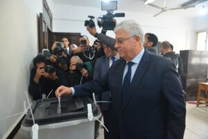 بالصور.. د. أيمن عاشور وزير التعليم العالى يدلى بصوته فى الانتخابات الرئاسية بالتجمع الخامس 6 IMG 20231210 WA0073 1