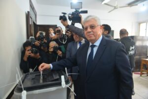 بالصور.. د. أيمن عاشور وزير التعليم العالى يدلى بصوته فى الانتخابات الرئاسية بالتجمع الخامس 3 IMG 20231210 WA0079 1