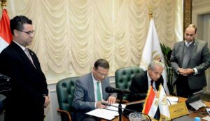 بالصور.. البنك الزراعي المصري يوقع بروتوكول تعاون مع وزارة التموين لتمويل مشروع "ورشتي" 1 IMG 20231218 WA0006