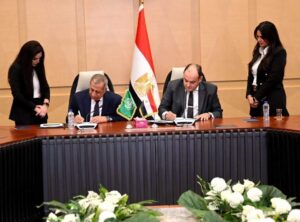 بالصور.. الدكتور إسماعيل عبد الغفار يكشف تفاصيل تعاون الأكاديمية العربية للعلوم والتكنولوجيا والنقل البحرى مع وزارة التجارة والصناعة 2 FB IMG 1705862546805