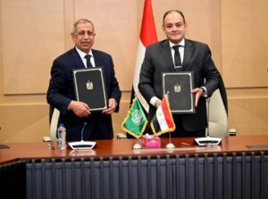بالصور.. الدكتور إسماعيل عبد الغفار يكشف تفاصيل تعاون الأكاديمية العربية للعلوم والتكنولوجيا والنقل البحرى مع وزارة التجارة والصناعة 1 FB IMG 1705862555315