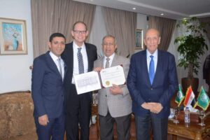 بالصور.. الدكتور إسماعيل عبد الغفار يعدد مكاسب الشراكة الاستراتيجية بين الأكاديمية العربية و جامعة ميزوري الأمريكية 4 FB IMG 1706492112975
