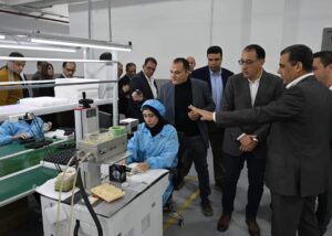 بالصور.. رئيس مصنع "وادي السيليكون": زيارة رئيس الوزراء أعطت دفعة كبيرة للمستثمرين باقتصادية قناة السويس 1 IMG 20240113 WA0034