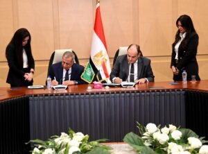 بالصور.. بروتوكول تعاون بين وزارة التجارة والصناعة والأكاديمية العربية للعلوم والتكنولوجيا والنقل البحرى 3 IMG 20240121 WA0038