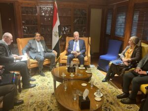 بالصور.. محافظ جنوب سيناء يلتقي رئيس مجلس إدارة مجموعة " إي فاينانس" لبحث التشغيل الرسمي لعدد من المشروعات بشرم الشيخ 1 FB IMG 1708076218188