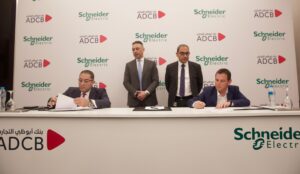 بالصور.. تفاصيل الشراكة الاستراتيجية بين شنايدر إلكتريك وبنك أبوظبي التجاري 1 IMG 20240213 WA00321