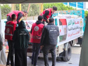 بالصور.. "شبرا الخير" ترسل 10 أطنان سلع غذائية لأهالي غزة بالتعاون مع الهلال الأحمر 2 IMG 20240219 WA0005
