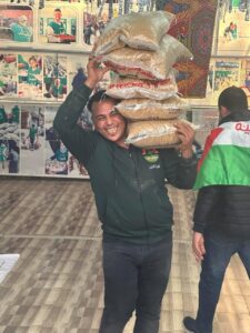 بالصور.. "شبرا الخير" ترسل 10 أطنان سلع غذائية لأهالي غزة بالتعاون مع الهلال الأحمر 4 IMG 20240219 WA0009