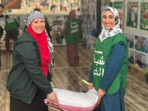بالصور.. "شبرا الخير" ترسل 10 أطنان سلع غذائية لأهالي غزة بالتعاون مع الهلال الأحمر 1 IMG 20240219 WA0012