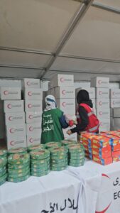 بالصور.. "شبرا الخير" ترسل 10 أطنان سلع غذائية لأهالي غزة بالتعاون مع الهلال الأحمر 6 IMG 20240219 WA0015