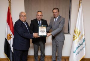 بالصور.. رئيس البنك الزراعي المصري يبحث مع رئيس جامعة الاسكندرية تعزيز التعاون في مجالات التنمية الزراعية واستصلاح الأراضي بالمناطق التنموية الجديدة 1 IMG 20240222 WA0007