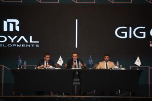 لأول مرة فى مصر .. "رويال للتطوير" توقع بروتوكول تعاون مع " GIG للتأمين " لتغطية قيمة وحدات مشروع " مونارك " ضد مخاطر عدم السداد 3 IMG 20240229 WA0155